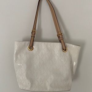Michael Kors Jet Set Logo Tote - Shiny White